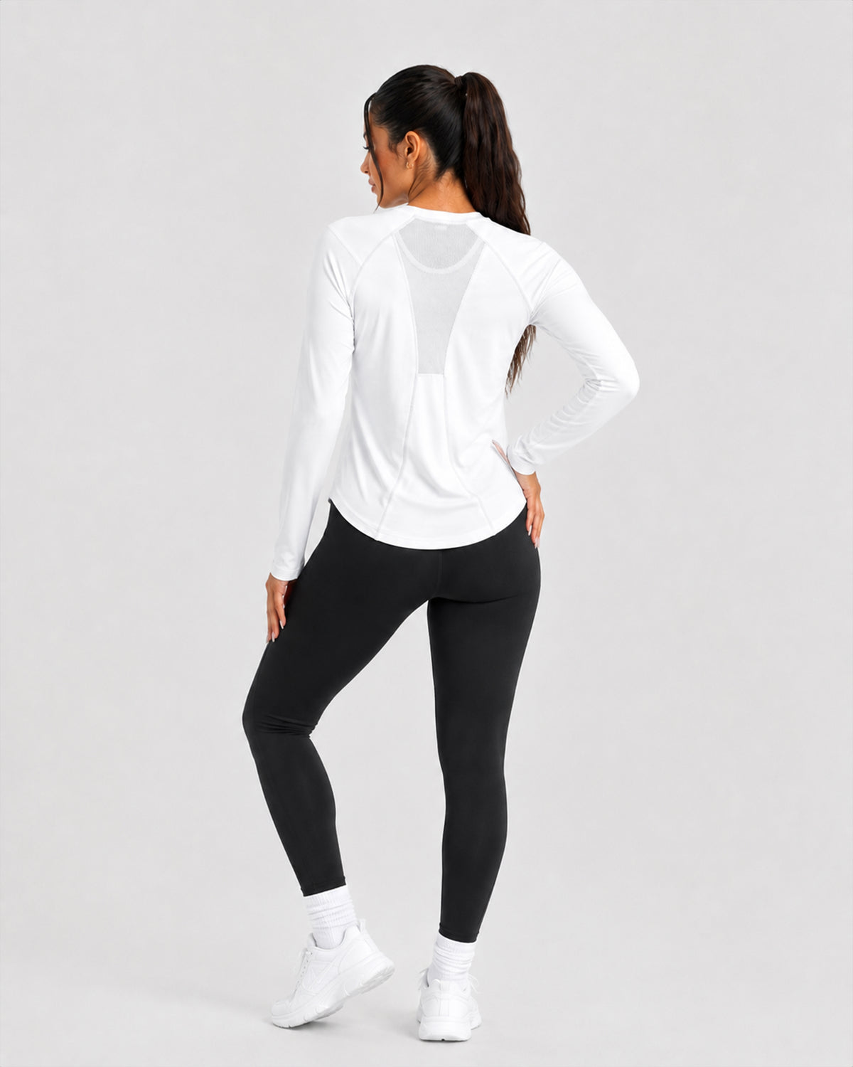 ALO ESSENTIAL WHITE LONG SLEEVE