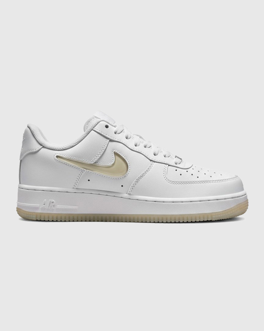 NIKE AIR FORCE 1 '07 SE SHOES